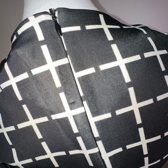 LIPHOP Small Black and White Geometric Dress Flutter Sleeve - Picture 4 of 7